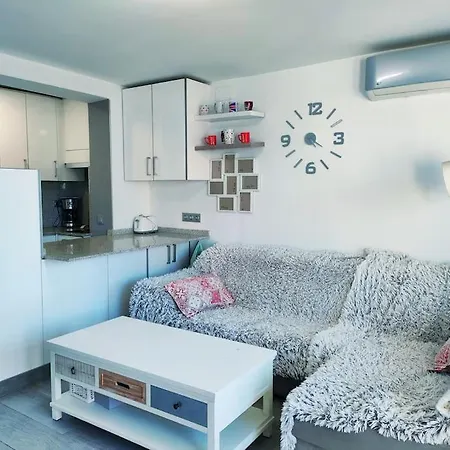 Bermudas Con Piscina Y Garaje En Apartamento