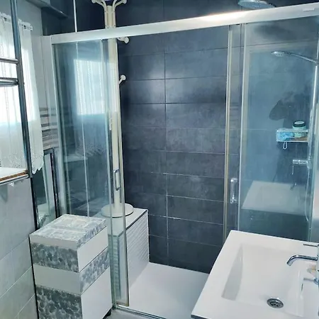 Bermudas Con Piscina Y Garaje En Apartment Benidorm