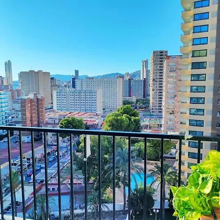 Bermudas Con Piscina Y Garaje En Appartamento Benidorm